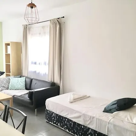 Olivia Budget * Paralimni