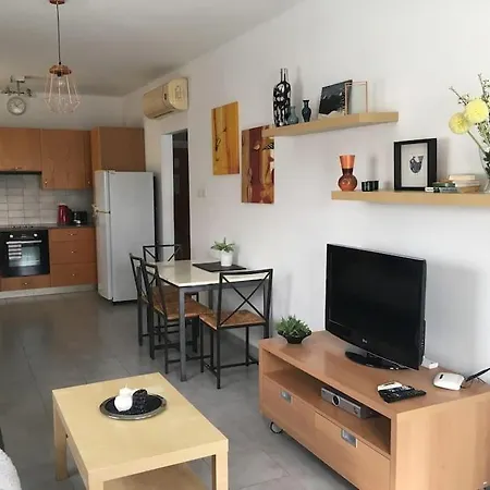 Olivia Budget * Paralimni